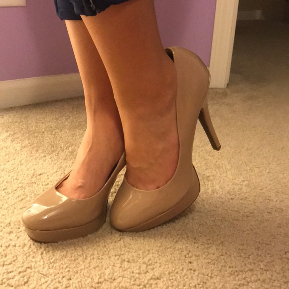 Jessica Simpson Nude Platform Heels Size 10 - Picture 2 of 5